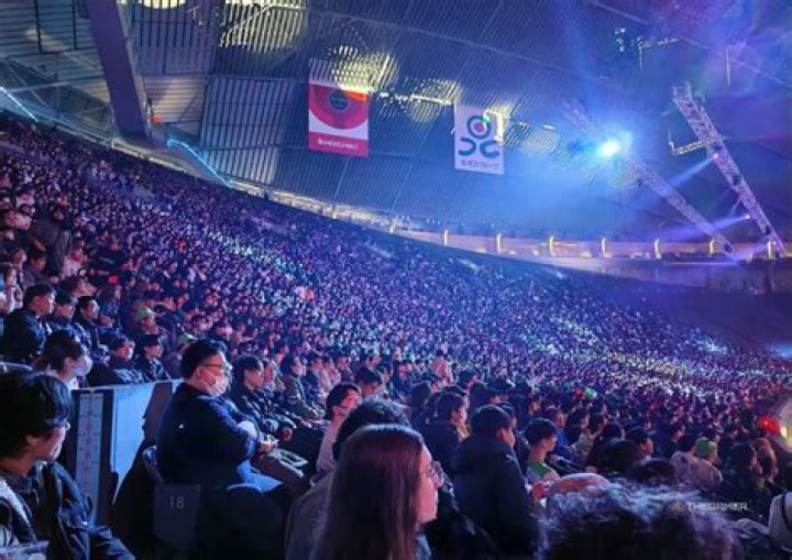 crowd of people at algs split 2 playoffs