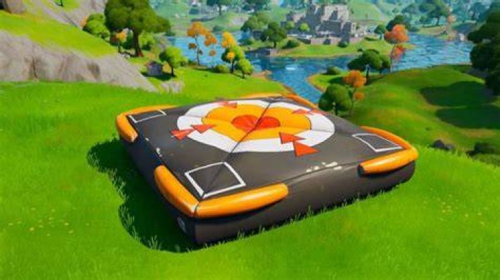 Fortnite Hide in Crash Pad Glitch
