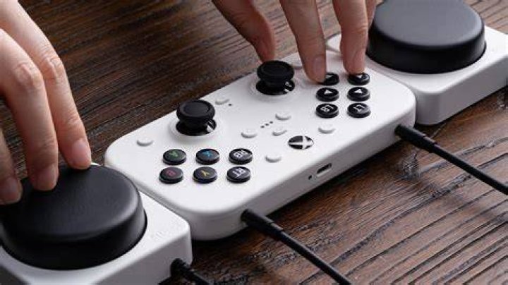 
Microsoft’s New Xbox Adaptive Controller Allows Everyone to Game