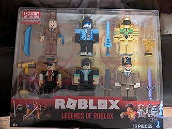 Roblox Action Collection - Legends of Roblox Six Figure Pack [Includes Exclusive Virtual Item]